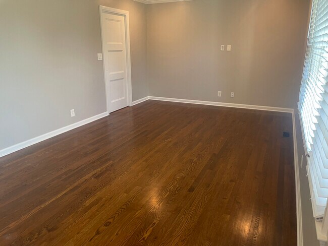 Building Photo - 208 General Roberts Dr