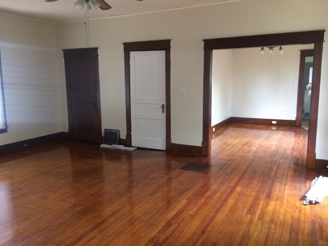 Foto del edificio - 617 Moulton St E