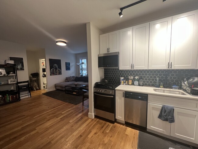 Foto del edificio - 4236 N Kenmore Ave