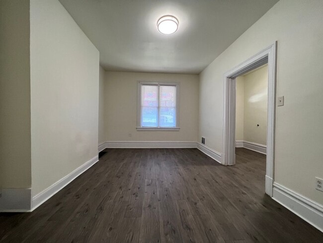 Foto del edificio - Updated 4BR 1.5 bath home with rear parking!