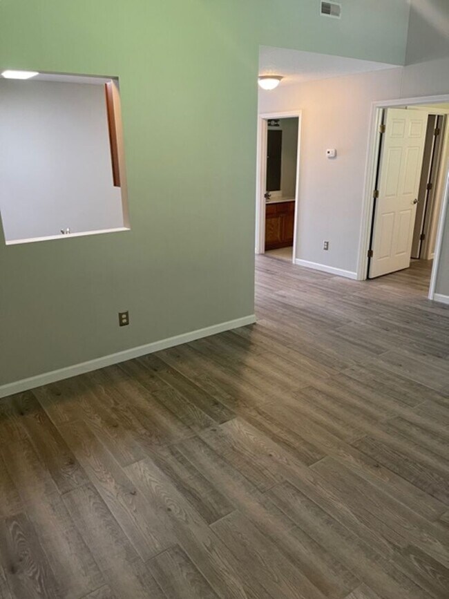 Building Photo - Knoxville 37912 - 2 Bedroom, 2 bath condo ...