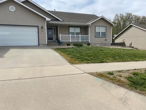 Building Photo - 417 Stone Grove Dr