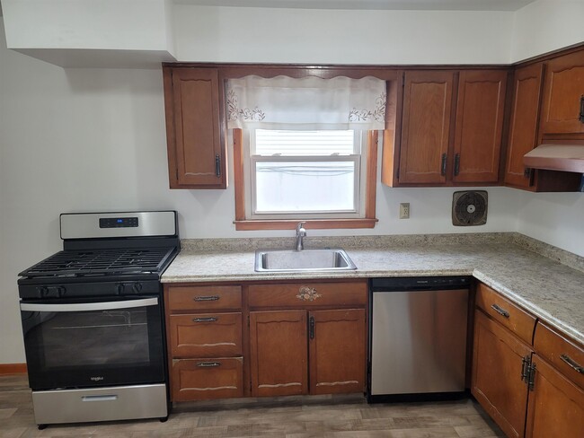 Building Photo - 1453 72nd St