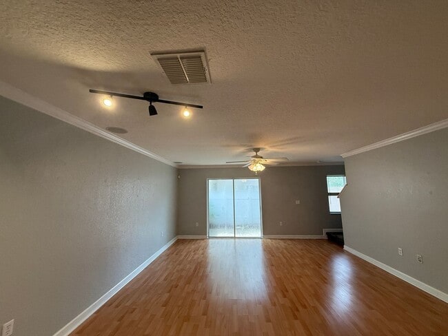 Building Photo - 3 Bedroom 2.5 Bath in Ashford Park