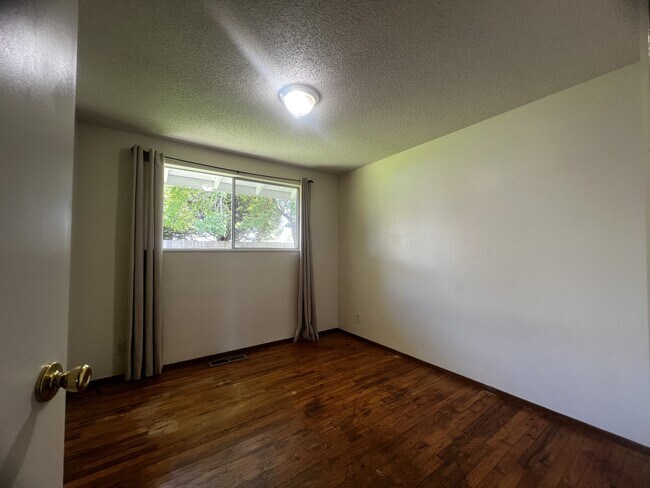 Foto del edificio - 3211 Alice Ave