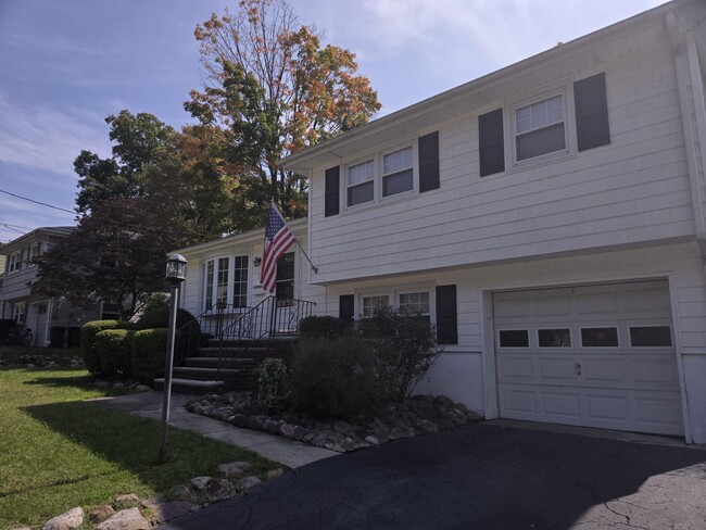 Foto del edificio - 31 Maplewood Blvd