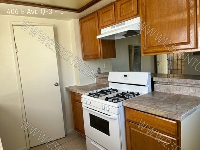 Foto del edificio - 2BD/1BTH SECOND FLOOR APARTMENT EAST PALMDALE