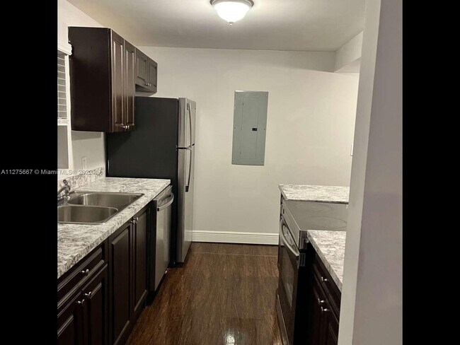 Foto del edificio - 704 SW 81st Ave