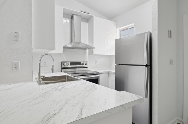 Building Photo - Davie Villas Stirling, LLC