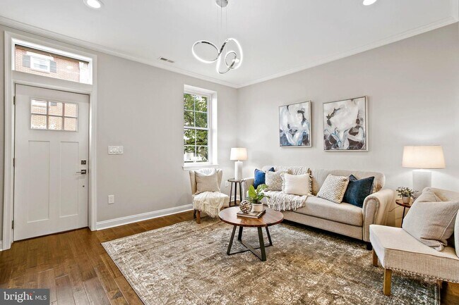 Living Room - 238 Albemarle St