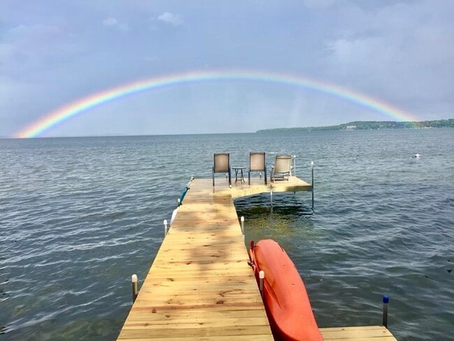 Muelle arcoiris. - 2225 Middleton Beach Rd