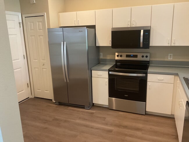 Building Photo - 214 Strada Dr