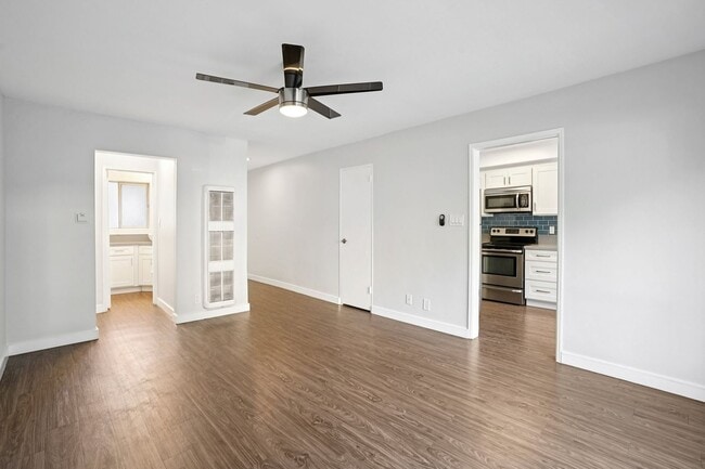 Interior Photo - 123 California Ave