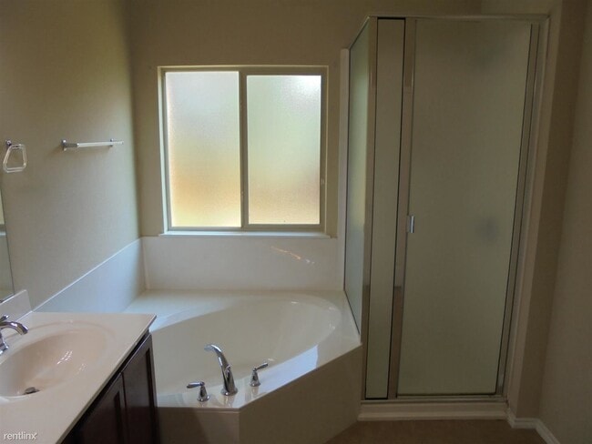 Building Photo - 4 br, 2.5 bath House - 5302 Holly Oak Ln