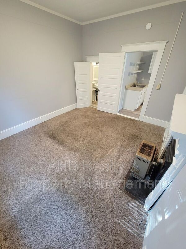 633 Tucker St Unit 633 Tucker St A, Burlington, NC 27215 Condo for