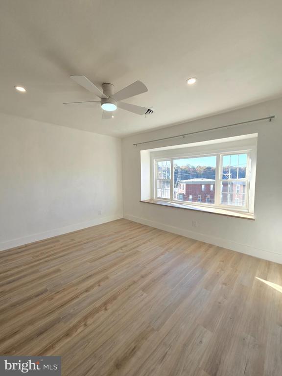 Foto del edificio - 5211 Ridge Ave