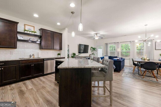 Foto del edificio - 3295 Estes Dr