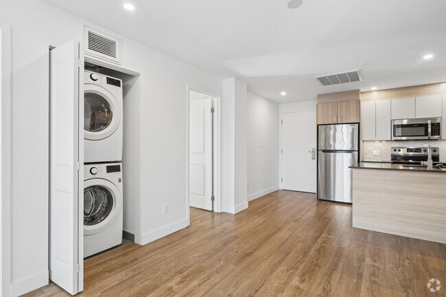 3BR, 1BA - 983SF - Dining Room - Vue Phase 7