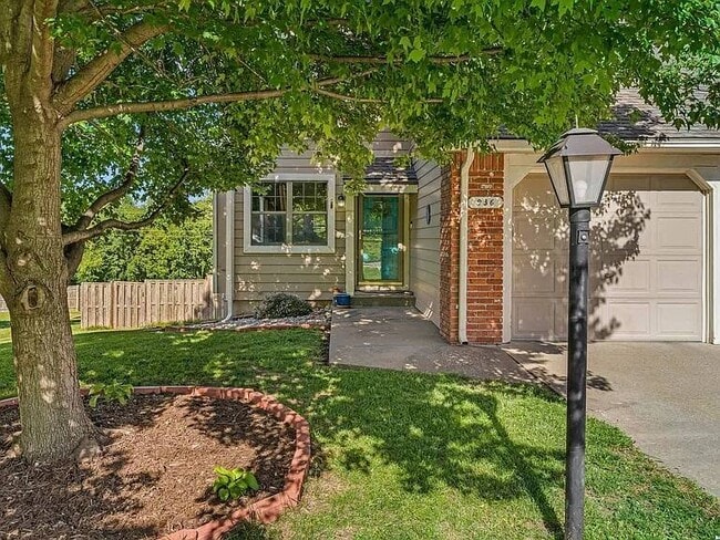 Building Photo - 936 Alma Dr