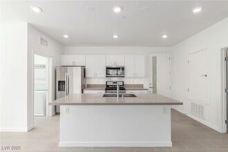 Building Photo - 11257 Rainbow Peak Ave
