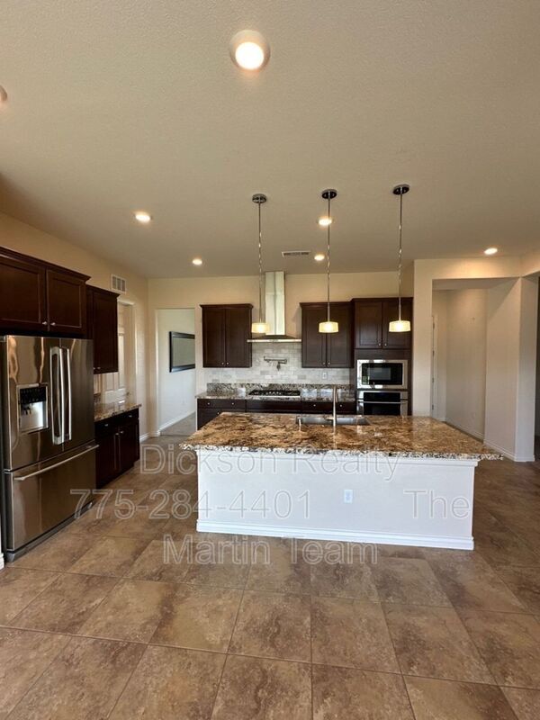 Building Photo - 8370 Simsbury Dr