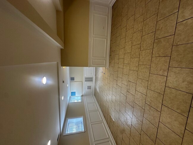 Building Photo - 4825 N Karlov Ave