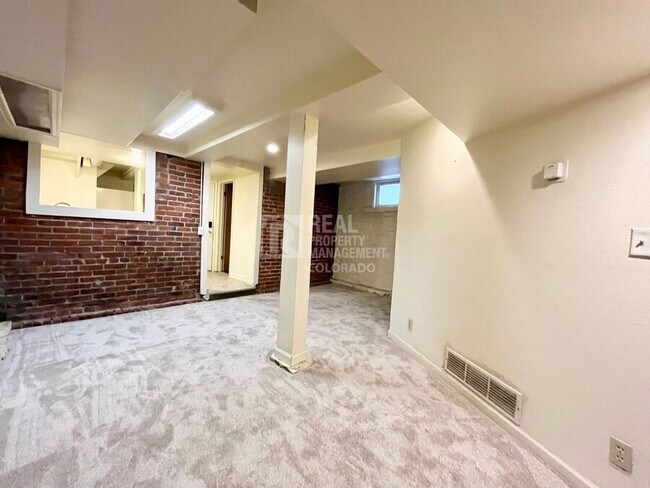 Foto del edificio - 1754 N Washington St