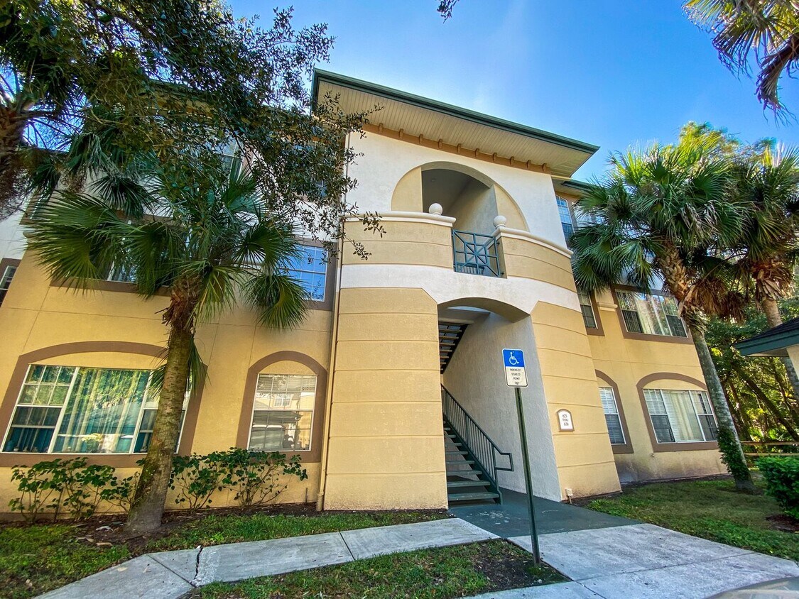 Primary Photo - Serene, recently renovated, 2 bedroom, 2 b...