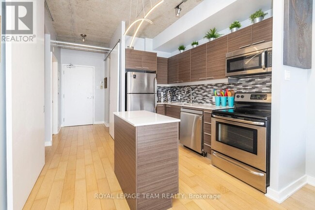 Photo du bâtiment - 354-354 Gladstone Ave