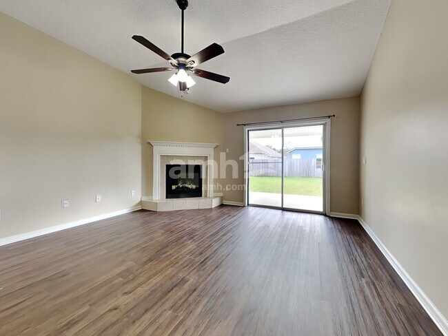 Building Photo - 8227 Stelling Dr