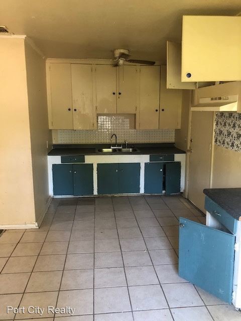 Building Photo - 3 br, 1 bath House - 3958 Huston St.