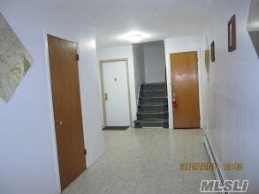 Foto principal - 61-18 170th St