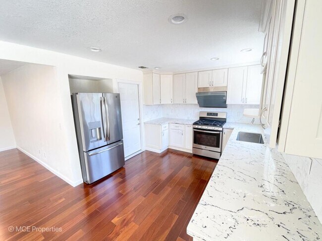 Foto del edificio - 7976 Caroline Ct