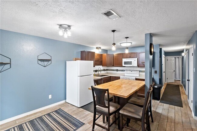 Foto del edificio - 2810 Forest Bend Dr