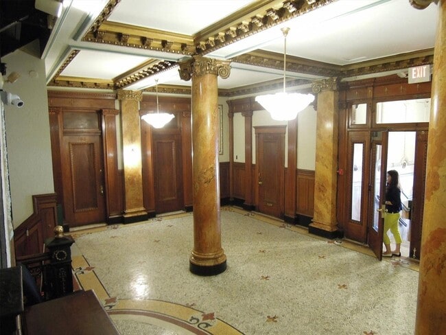 Building Photo - 8 Garrison St