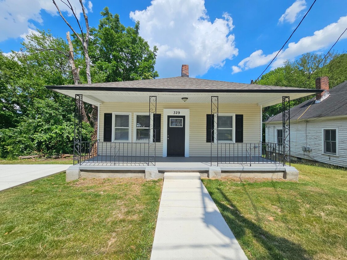 Foto principal - Must see! 2 BR in High Point