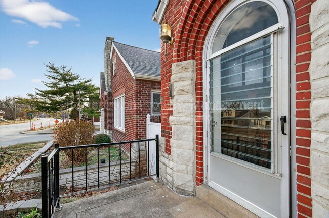 Foto del edificio - 3155 Hampton Ave