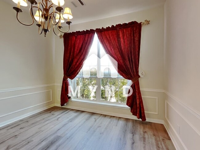 Building Photo - 1502 Crescent Gln