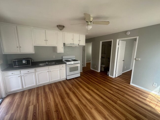 Building Photo - 4554 N Lakewood Blvd