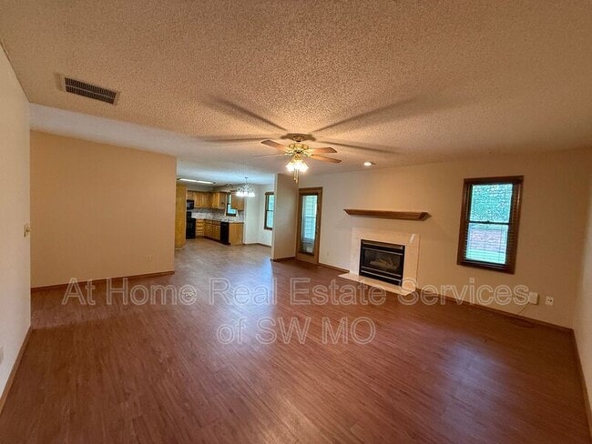 Building Photo - 4121 S Parkcrest Ave
