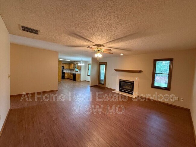 Foto del edificio - 4121 S Parkcrest Ave