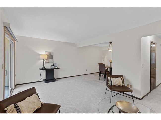 Foto del edificio - 2355 Dorland Pl