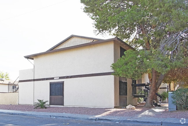 Building Photo - Colony North