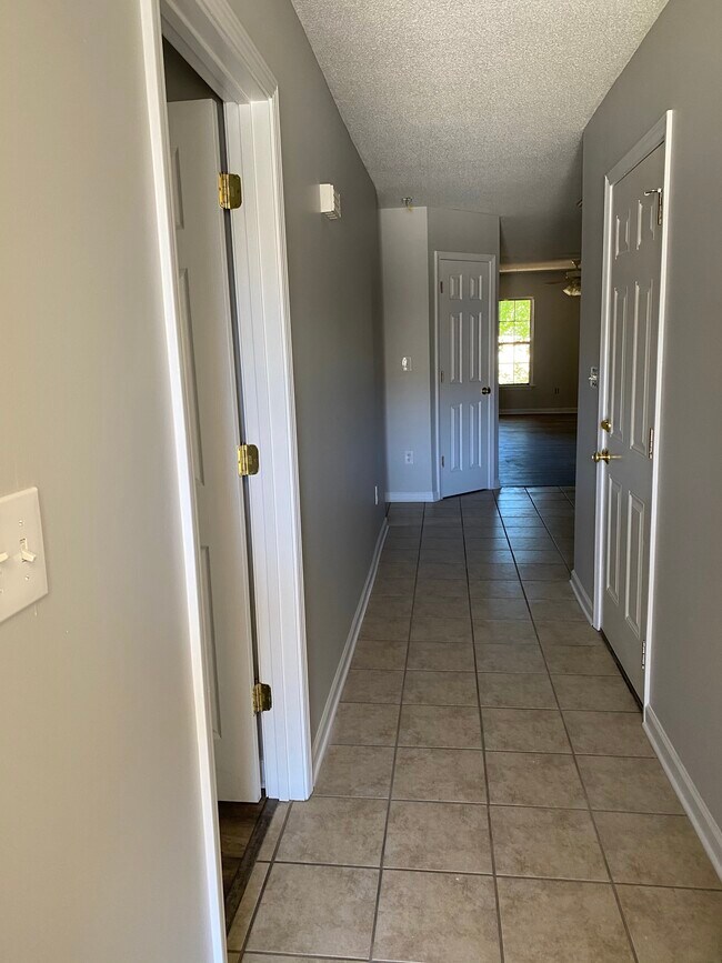 Front hallway - 544 Seays Crest Dr