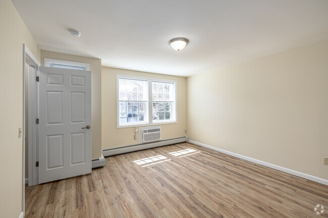 3BR, 2BA - 1,200SF - Master Bedroom - Parkside Gables