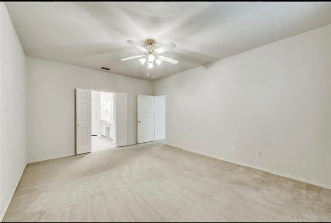Building Photo - 818 Green Pond Dr