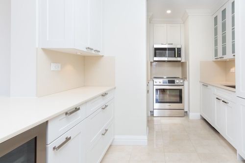 Primary Photo - 210 W 70th St