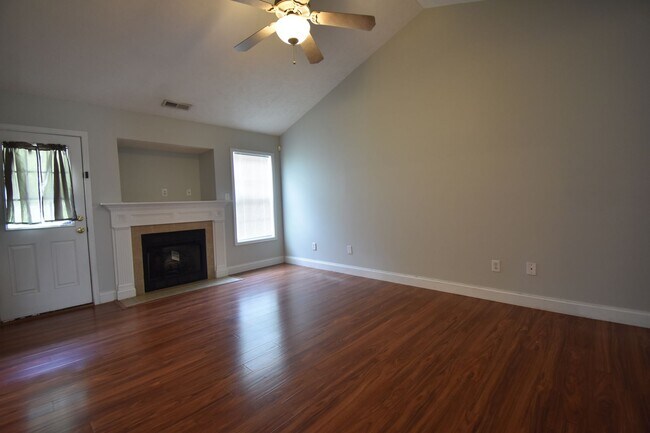 Foto del edificio - 3 Bedroom 2 Bathroom with a Bonus Room- Sm...