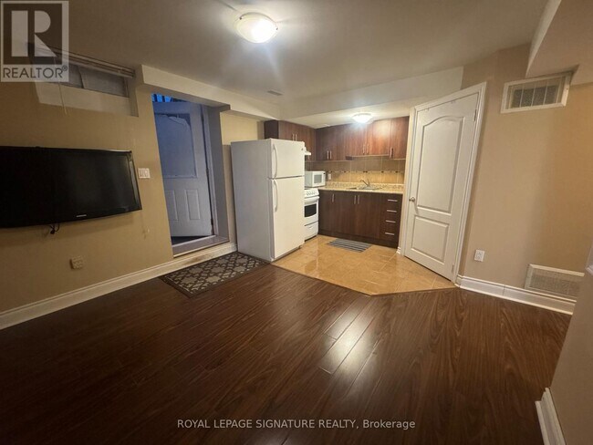 Photo du bâtiment - 427 Comiskey Crescent