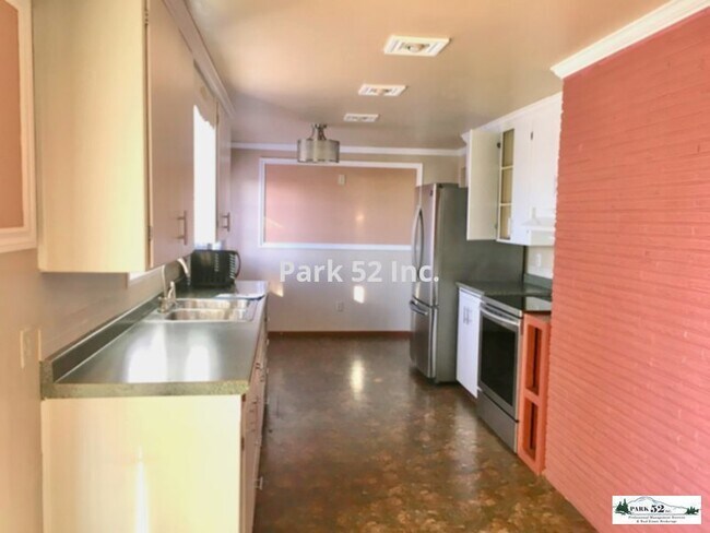 Building Photo - 1122 Lenore Dr